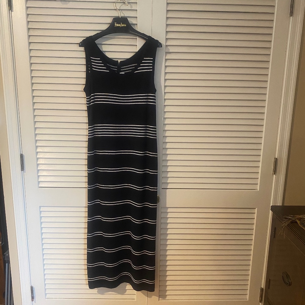 St. John Collection ~  Left Side Slit Maxi Dress ~ Size 8